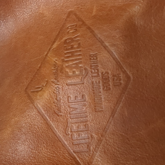 Lifetime Leather Tote - Picture 3 of 7